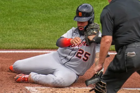 Pirates rally past Tigers in the 9th